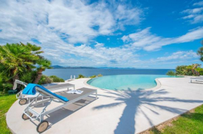 Great villa wil big garden, private pool and sea view